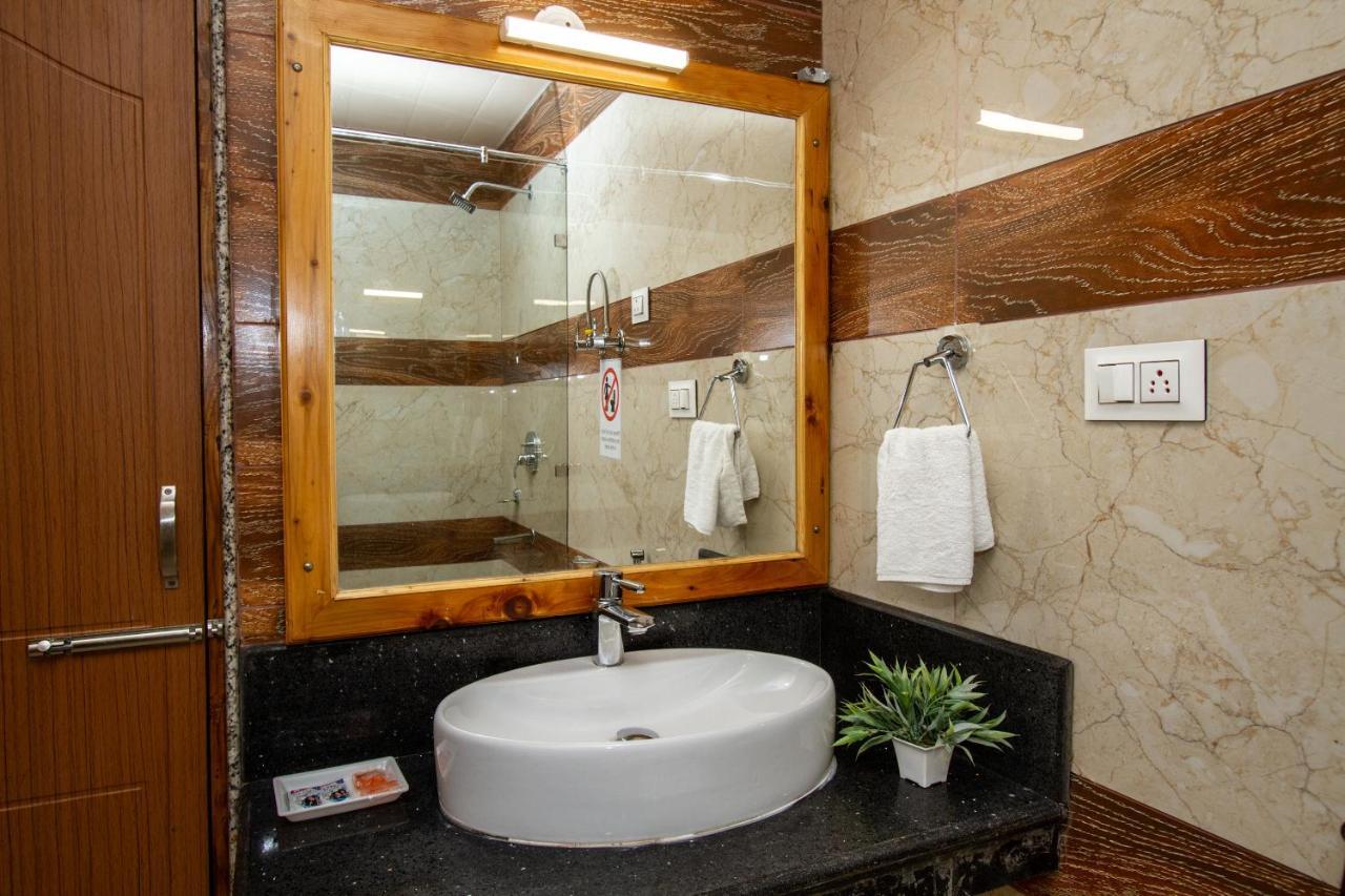 Vaibhav regency Hotell Manāli Eksteriør bilde